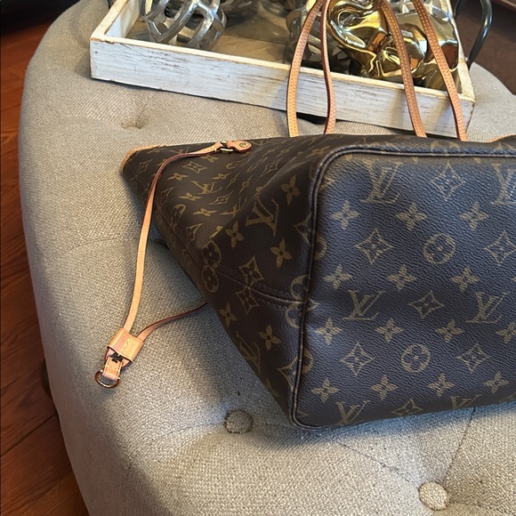 Authentic Louis Vuitton GM Neverfull monogram Pivoine & wristlet - Picture 10 of 14